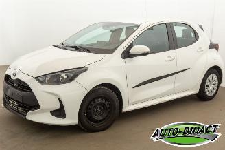 Vaurioauto  passenger cars Toyota Yaris 1.5 Hybrid Automaat Clima 2022/5