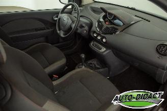 Renault Twingo 1.2 16V Automaat Airco Dynamique picture 10