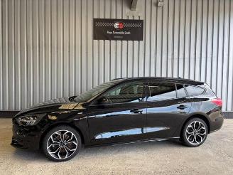 Voiture accidenté Ford Focus Turnier ST-Line Autom / LED 2019/10