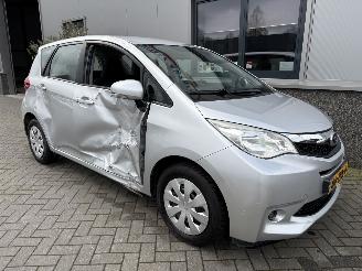 Damaged car Subaru Trezia 1.3 Comfort 2013/3