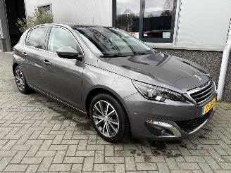 krockskadad bil auto Peugeot 308 1.2 PureTech Allure 2016/6