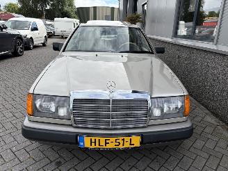 Mercedes 200-serie 230CE Automaat picture 4