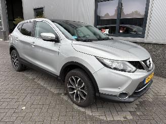 krockskadad bil auto Nissan Qashqai 1.2 Connect Edition 2014/8