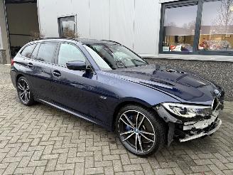 krockskadad bil auto BMW 3-serie 330e High Executive 2022/2