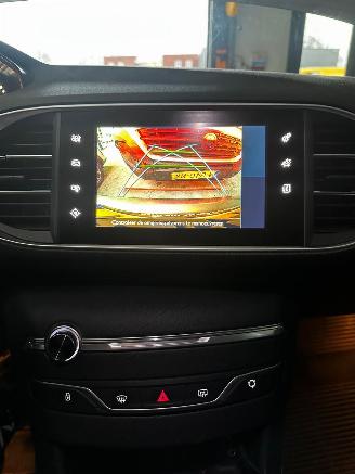 Peugeot 308 1.2 PureTech Allure Automaat picture 30