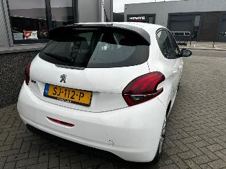 Peugeot 208 1.6 BlueHDi Blue Lease picture 3