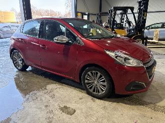skadebil auto Peugeot 208 1.2 PureTech Automaat 2017/1
