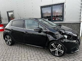 krockskadad bil auto Peugeot 208 1.2 PureTech GT-Line Automaat 2018/8