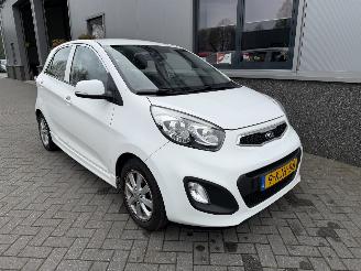 skadebil auto Kia Picanto 1.0 CVVT ISG Plus Pack 2013/5