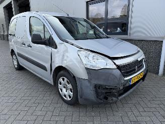 krockskadad bil bedrijf Peugeot Partner 120 1.6 HDi 75 L1 XR 2015/12