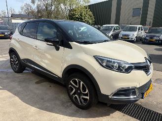 damaged passenger cars Renault Captur 0.9 TCe Dynamique 2016/10