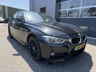 krockskadad bil auto BMW 3-serie 330e M-Sport Sedan 2016/10