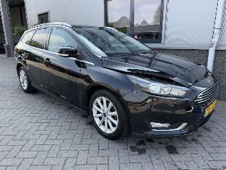 Coche accidentado Ford Focus 1.0 Trend Wagon Automaat 2017/12
