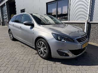 Vaurioauto  passenger cars Peugeot 308 308 SW 1.2 PureTech Allure Automaat 2017/4
