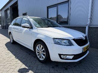 uszkodzony samochody osobowe Skoda Octavia 1.0 TSI Greentech Ambition Business 2016/10