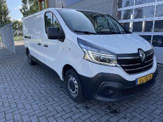 krockskadad bil bedrijf Renault Trafic 2.0 dCi 120 T29 L2H1 DC Business 2021/1