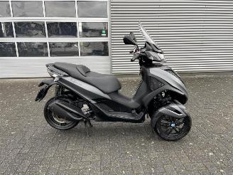 Piaggio MP3 300 Yourban Autorijbewijs picture 8