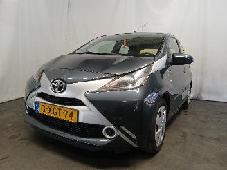 uszkodzony samochody osobowe Toyota Aygo Aygo (B40) Hatchback 1.0 12V VVT-i (1KR-FE) [51kW]  (05-2014/06-2018) 2014/8