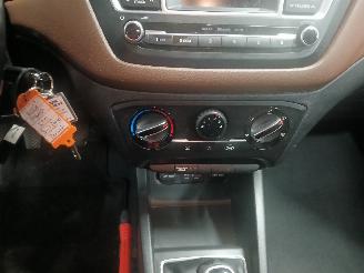 Hyundai I-20 i20 (GBB) Hatchback 1.2i 16V (G4LA) [62kW]  (11-2014/08-2020) picture 17