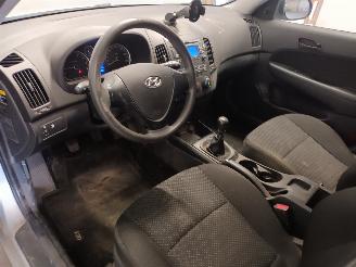 Hyundai I-30 i30 Crosswagon (WWH) Combi 1.4 CVVT 16V (G4FA) [80kW]  (11-2009/06-201=
2) picture 13