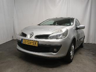 Schadeauto Renault Clio Clio III (BR/CR) Hatchback 1.4 16V (K4J-780) [72kW]  (06-2005/12-2012)= 2006/1