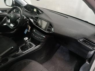 Peugeot 308 308 SW (L4/L9/LC/LJ/LR) Combi 5-drs 1.2 12V e-THP PureTech 130 (EB2ADT=
S(HNS)) [96kW]  (03-2014/06-2021) picture 7