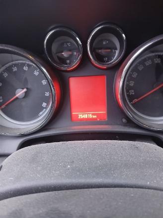 Opel Astra Astra J Sports Tourer (PD8/PE8/PF8) Combi 1.4 Turbo 16V (A14NET(Euro 5=
)) [103kW]  (10-2010/10-2015) picture 2