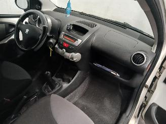 Peugeot 107 107 Hatchback 1.0 12V (384F(1KR)) [50kW]  (06-2005/05-2014) picture 7