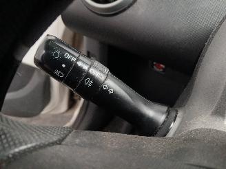 Peugeot 107 107 Hatchback 1.0 12V (384F(1KR)) [50kW]  (06-2005/05-2014) picture 13