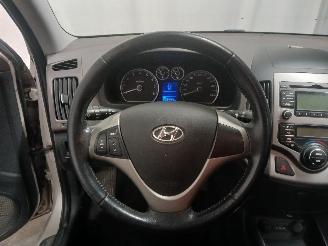 Hyundai I-30 i30 Crosswagon (WWH) Combi 1.4 CVVT 16V (G4FA) [80kW]  (11-2009/06-201=
2) picture 18