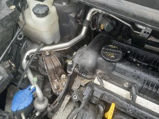 Kia Venga Venga MPV 1.4 CVVT 16V (G4FA) [66kW]  (02-2010/03-2019) picture 19