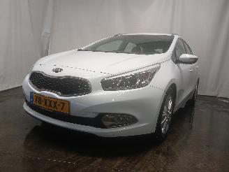 uszkodzony samochody osobowe Kia Cee d Cee'd Sportswagon (JDC5) Combi 1.6 GDI 16V (G4FD) [99kW]  (09-2012/12-=
2018) 2012/9