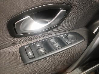 Renault Mégane Megane III Grandtour (KZ) Combi 5-drs 1.6 16V (K4M-858(K4M-R8)) [81kW]=
  (05-2009/08-2015) picture 13