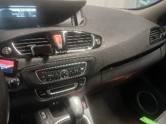 Renault Scenic Grand Scénic III (JZ) MPV 2.0 16V CVT (M4R-F713) [103kW]  (02-2009/1=
2-2016) picture 16