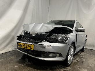 krockskadad bil auto Skoda Fabia Fabia III Combi (NJ5) Combi 5-drs 1.2 TSI 16V Greentech (CJZD(Euro 6))=
 [81kW]  (10-2014/12-2022) 2015/8