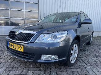 krockskadad bil auto Skoda Octavia Octavia Combi (1Z5) Combi 5-drs 1.2 TSI (CBZB) [77kW]  (02-2010/04-201=
3) 2011/6