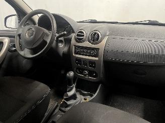Dacia Sandero Sandero I (BS) Hatchback 1.6 (K7M-710) [64kW]  (06-2008/12-2012) picture 10