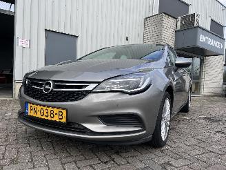 Voiture accidenté Opel Astra Astra K Hatchback 5-drs 1.0 Turbo 12V (B10XFT(Euro 6)) [77kW]  (10-201=
5/12-2022) 2017/7