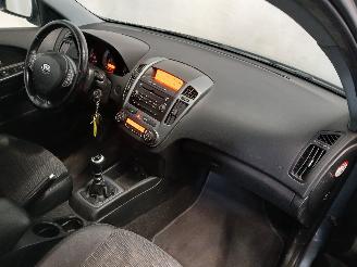 Kia Cee d Cee'd Sporty Wagon (EDF) Combi 1.4 16V (G4FA) [80kW]  (09-2007/12-2012=
) picture 8