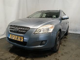 Vaurioauto  passenger cars Kia Cee d Cee'd Sporty Wagon (EDF) Combi 1.4 16V (G4FA) [80kW]  (09-2007/12-2012=
) 2009/7