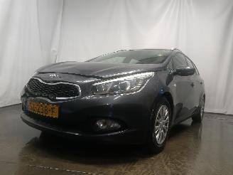 Voiture accidenté Kia Cee d Cee'd Sportswagon (JDC5) Combi 1.4i CVVT 16V (G4FA) [73kW]  (09-2012/1=
2-2018) 2013/5