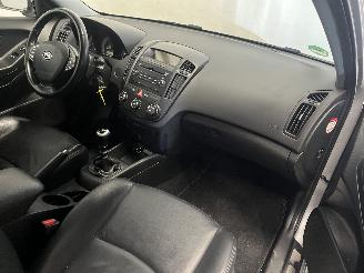 Kia Cee d Cee'd Sporty Wagon (EDF) Combi 1.4 16V (G4FA) [80kW]  (09-2007/12-2012=
) picture 12
