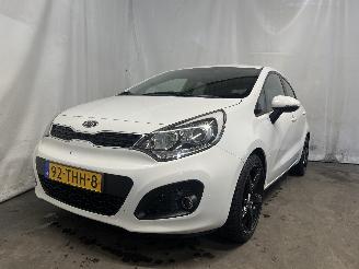 Vaurioauto  passenger cars Kia Rio Rio III (UB) Hatchback 1.2 CVVT 16V (G4LA5) [63kW]  (09-2011/12-2017) 2012/2