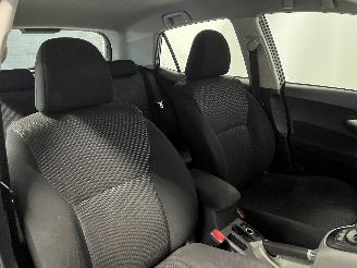 Toyota Auris Auris (E15) Hatchback 1.8 16V HSD Full Hybrid (2ZRFXE) [100kW]  (09-20=
10/09-2012) picture 11