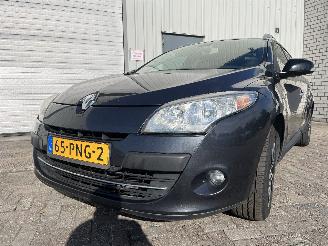 Auto incidentate Renault Mégane Megane III Grandtour (KZ) Combi 5-drs 1.4 16V TCe 130 (H4J-700(H4J-A7)=
) [96kW]  (05-2009/02-2016) 2011/2