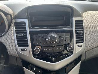 Daewoo Cruze Cruze (300) Sedan 1.8 16V VVT (F18D4(Euro 5)) [104kW]  (05-2009/12-201=
5) picture 14