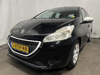 Voiture accidenté Peugeot 208 208 I (CA/CC/CK/CL) Hatchback 1.0 Vti 12V PureTech (EB0(ZMZ)) [50kW]  =
(03-2012/12-2019) 2014/10