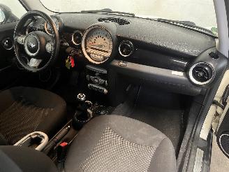 Mini Clubman Clubman (R55) Combi 1.4 16V One (N12-B14A) [70kW]  (03-2009/02-2010) picture 11