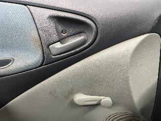 Toyota Yaris Yaris (P1) Hatchback 1.3 16V VVT-i (2NZFE) [63kW]  (08-1999/11-2005) picture 24