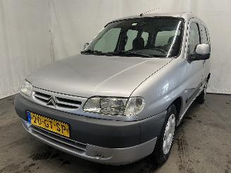 krockskadad bil auto Citroën Berlingo Berlingo Cinqspace, Multispace MPV 1.6 16V (TU5JP4(NFU)) [80kW]  (10-2=
000/12-2011) 2001/3